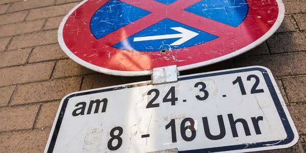 Mobiles Halteverbotsschild mit Zusatzschild für Datum und Uhrzeit – Halteverbotszone Rotenburg